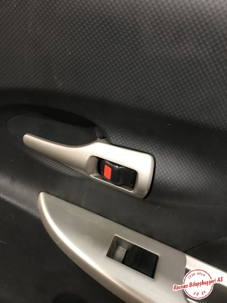 Dørhåndtak inv høyre bak til Toyota Urban Cruiser, 2009-2014  (TOYOTA|6920512220B4)