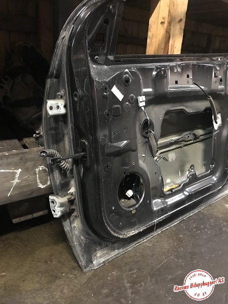 Dør høyre foran til Nissan Qashqai 2007-2010 (Type I, Fase 1) (NISSAN|)
