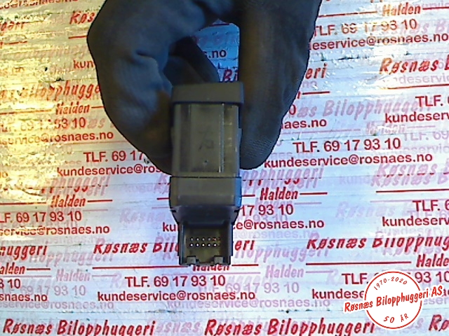 Bryter elektrisk håndbrekk/parkbrems til Audi A4 2007-2014 (Type IV) (B8) (B8) (AUDI|8K1927225E|)