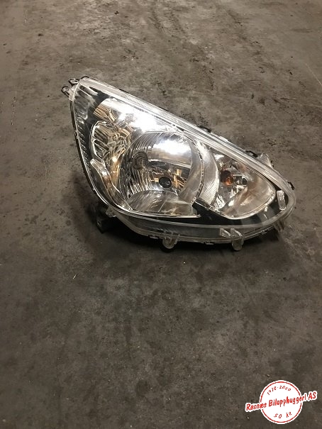 Frontlykt høyre halogen til Mitsubishi Space Star 2013-->> (Type II) (MITSUBISHI|)