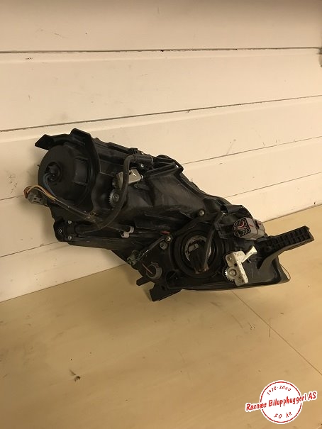 Frontlykt venstre halogen til Mitsubishi i-MiEV 2010-->>  (MITSUBISHI|)