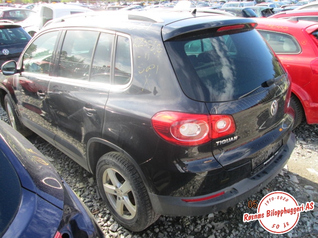 Baklykt venstre indre til VW Tiguan, 2011-2016 (Type I, Fase 2)  (VOLKSWAGEN|5N0 945 093 B)
