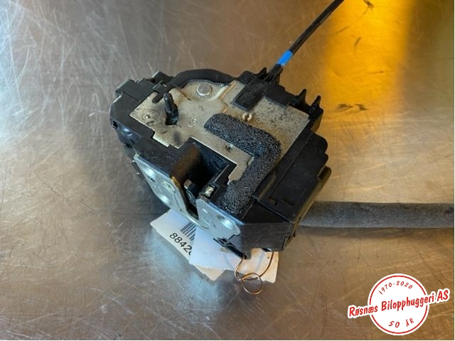 Låsekasse høyre til Nissan Qashqai 2010-2014 (Type I, Fase 2)  (NISSAN|82500EY10D||82500EY11D)
