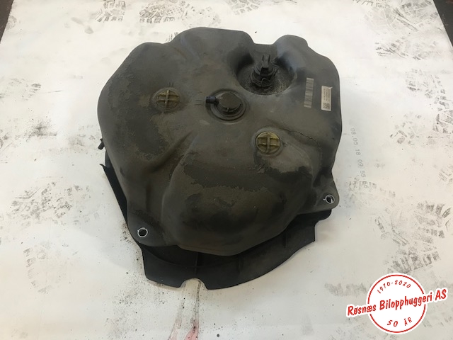 AdBlue tank til Mercedes E-Klasse, 2013-2016 (Fase 2) (W212) (W212) (MERCEDES|A2124704802)