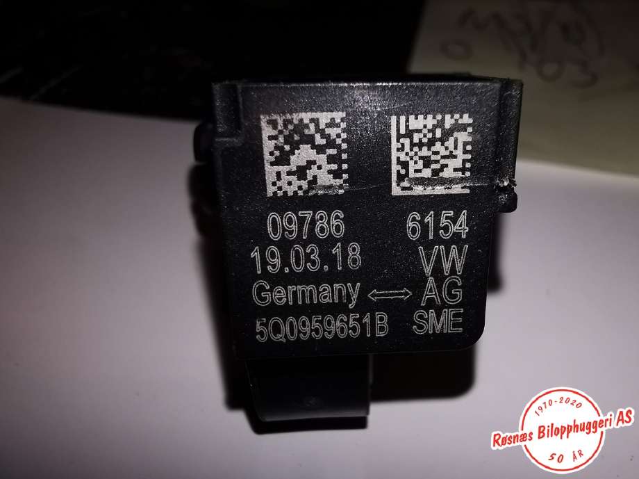 Airbag sensor høyre til VW Passat 2015-2019 (Fase 1) (B8) (B8) (VOLKSWAGEN|5Q0959651B|)