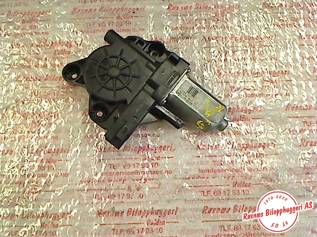 Ruteheis venstre foran til Volvo V70 2007-2013 (Type III, Fase 1)  (VOLVO|110309970713-102|)