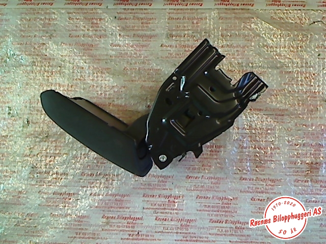Sete armlene lokk til Audi A4 2007-2014 (Type IV) (B8) (B8) (AUDI|8K0864283|)
