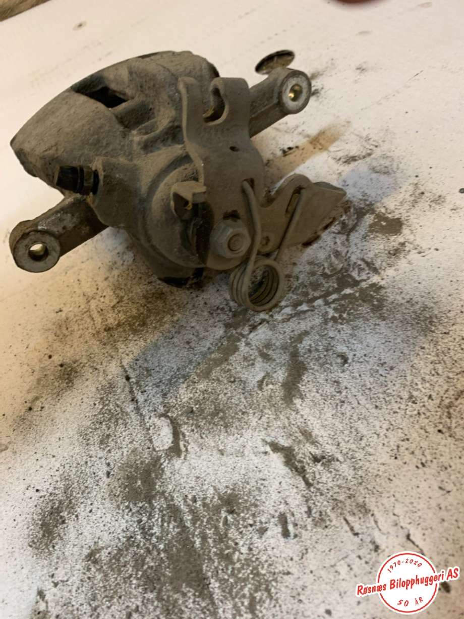 Bremsecaliper høyre bak til VW Transporter / Caravelle, 2019-->> (T6.1) (T6.1) (VOLKSWAGEN|)