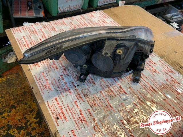 Frontlykt venstre halogen til Ford Focus, 2008-2010 (Type II, Fase 2) (FORD|8M51 13006-CD)