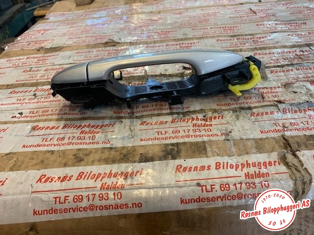 Dørhåndtak utv høyre foran til Toyota Avensis 2009-2015 (Type III, Fase 1) (TOYOTA|69211-05918|)