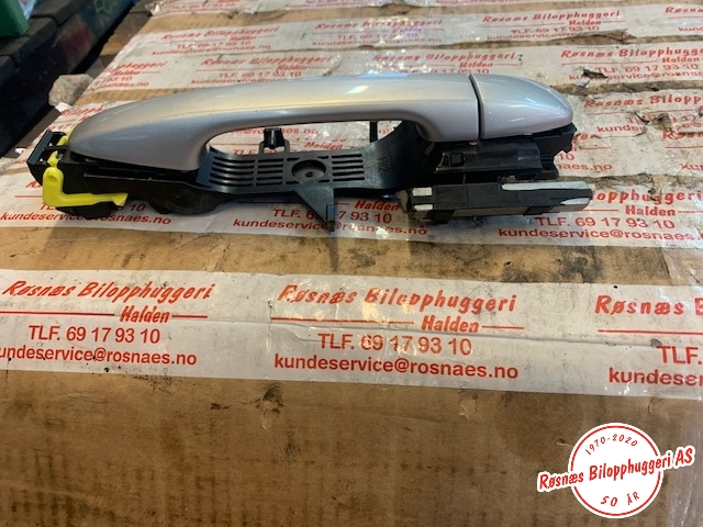 Dørhåndtak utv høyre foran til Toyota Avensis 2009-2015 (Type III, Fase 1) (TOYOTA|69211-05918|)