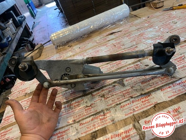 Viskermotor frontrute til Toyota Yaris 2009-2011 (Type II, Fase 2)  (TOYOTA|851100D080|)