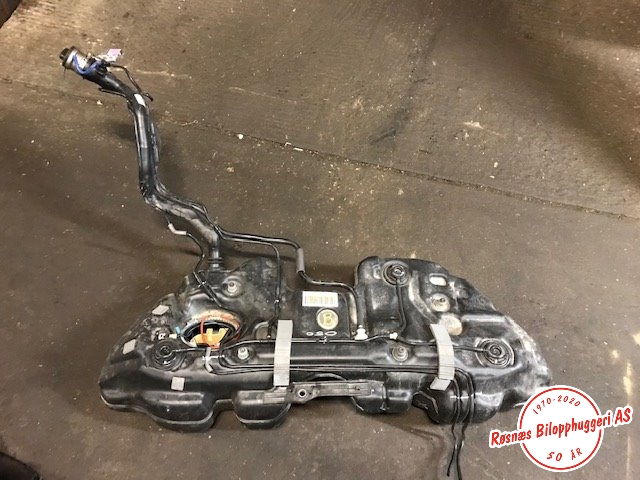 Bensintank til Mercedes C-Klasse 2014-2018 (Fase 1) (W205) (W205) (MERCEDES|20547067011421245716|)