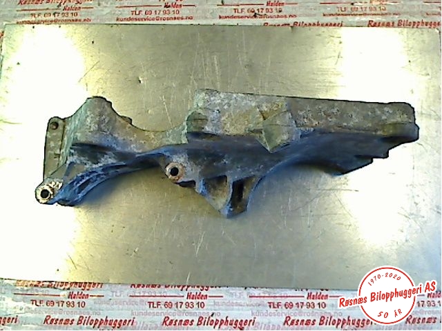 Dynamobrakett til VW Caddy 2004-2010 (Type III, Fase 1) (VOLKSWAGEN|R 03G 903 143 A|)