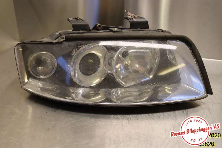 Frontlykt høyre halogen til Audi A4, 2001-2004 (Type II) (B6) (B6) (AUDI|8E0 941 004 F)
