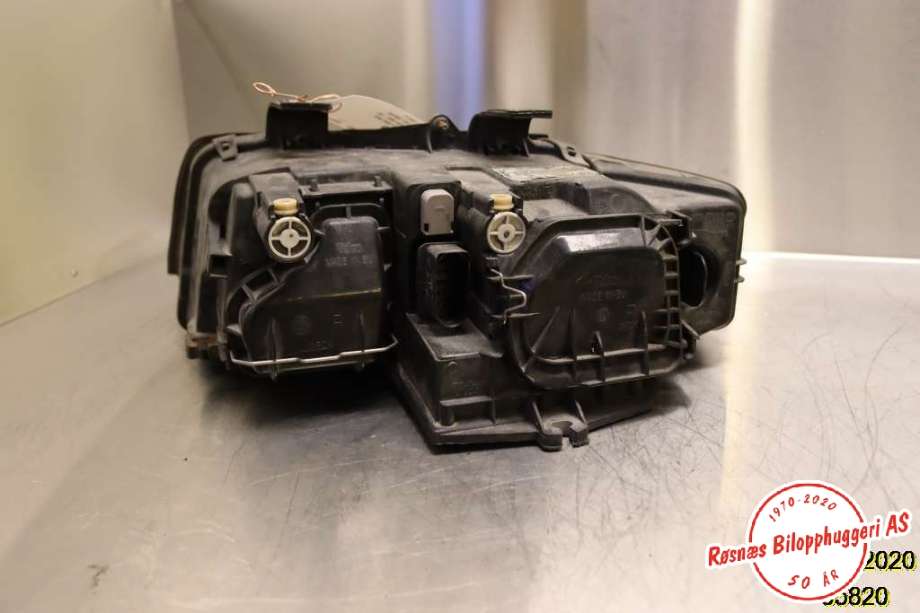Frontlykt høyre halogen til Audi A4 2001-2004 (Type II) (B6) (B6) (AUDI|8E0 941 004 F|)
