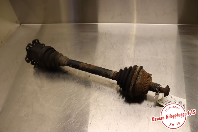 Drivaksel venstre foran til Audi A6 2001-2004 (Type II, Fase 2) (C5) (C5) (AUDI|4B0 407 271 BB|)