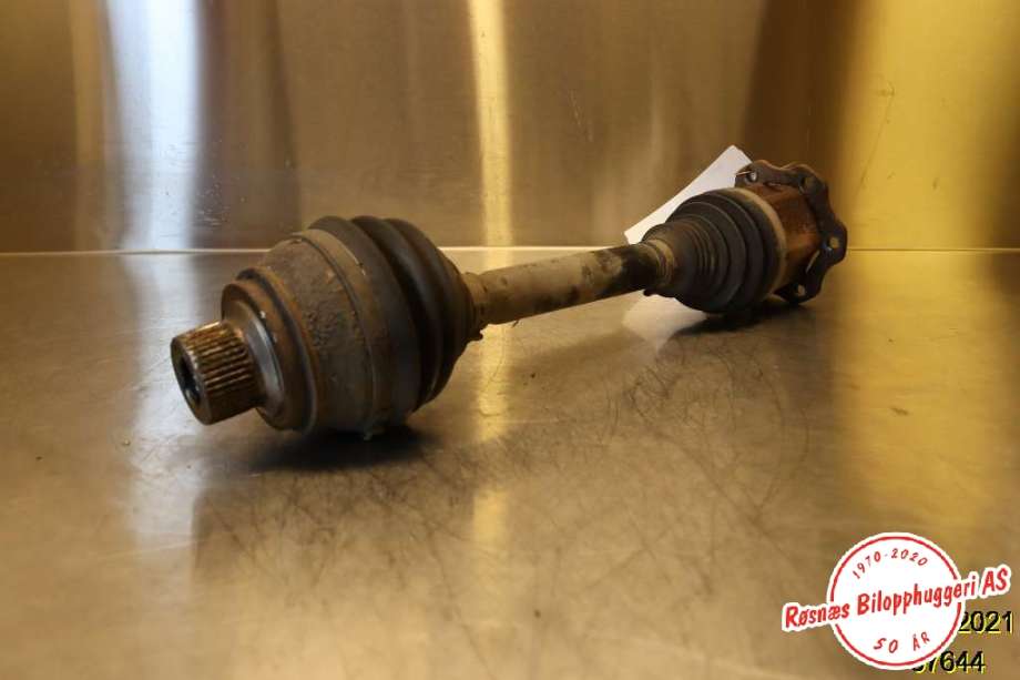 Drivaksel høyre foran til Audi A4 2007-2014 (Type IV) (B8) (B8) (AUDI|8K0 407 271 P||8K0 407 451 FX)