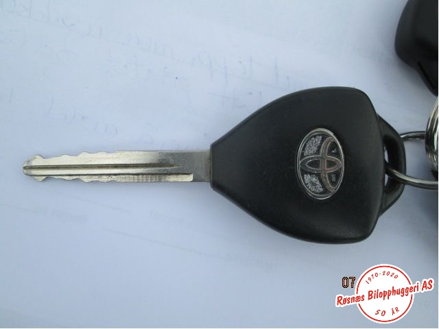 Nøkkel til Toyota Avensis, 2009-2015 (Type III, Fase 1)  (TOYOTA|)