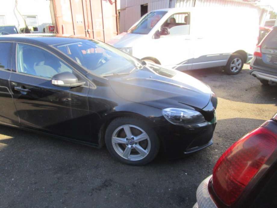 Volvo V40 2012-2019 , Motorkode: D4162T, Girkassekode: 