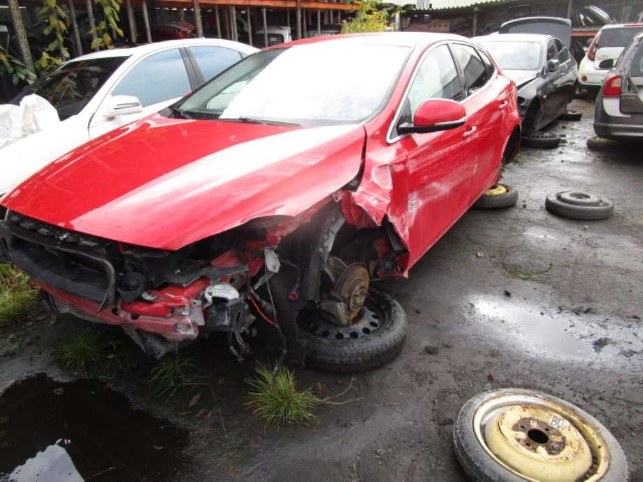 Volvo V40 2012-2019 , Motorkode: D4162T, Girkassekode: 