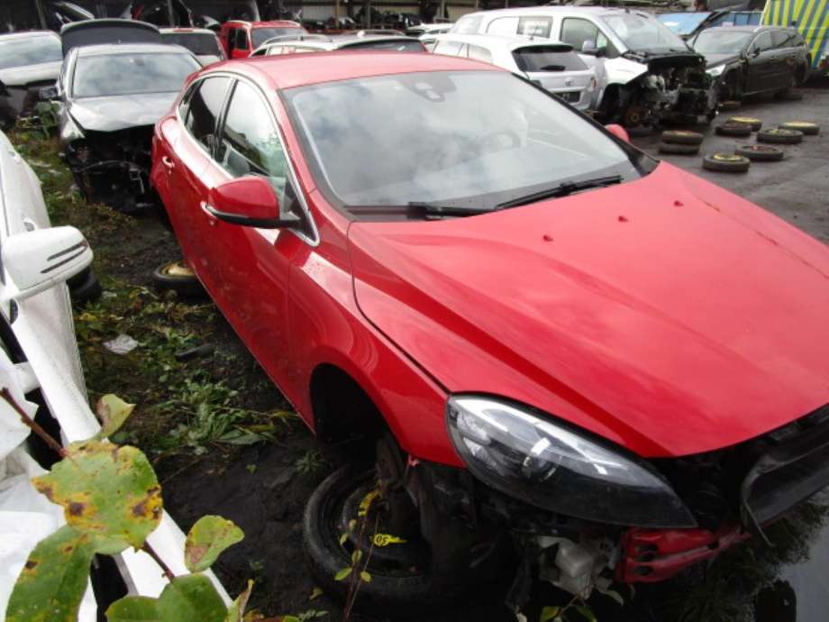 Volvo V40 2012-2019 , Motorkode: D4162T, Girkassekode: 