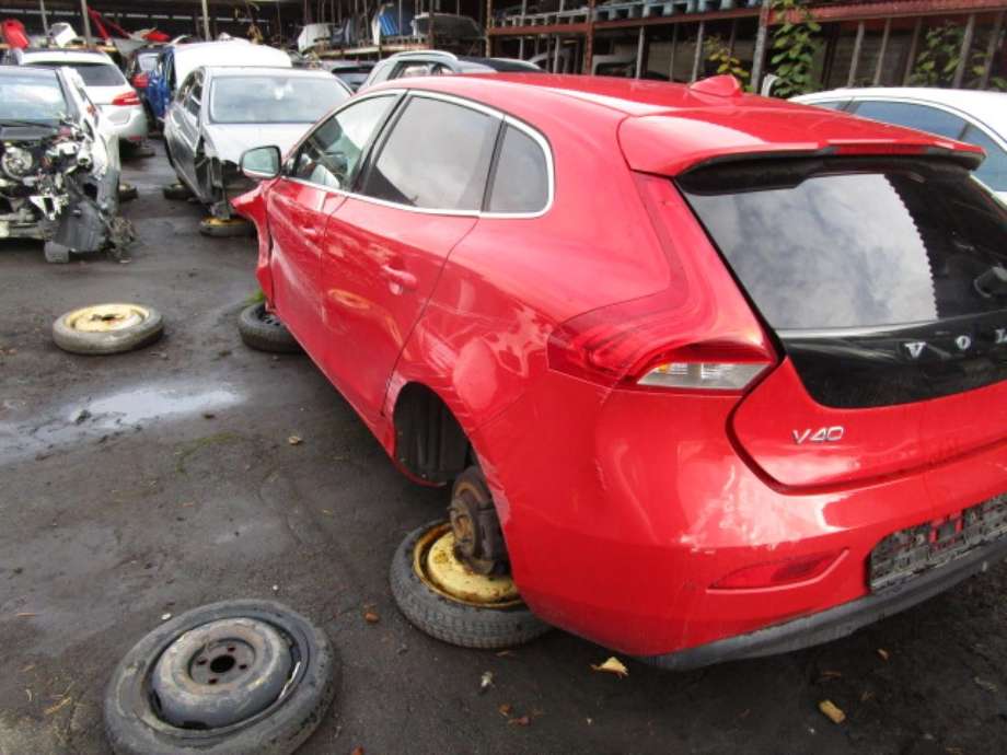 Volvo V40 2012-2019 , Motorkode: D4162T, Girkassekode: 