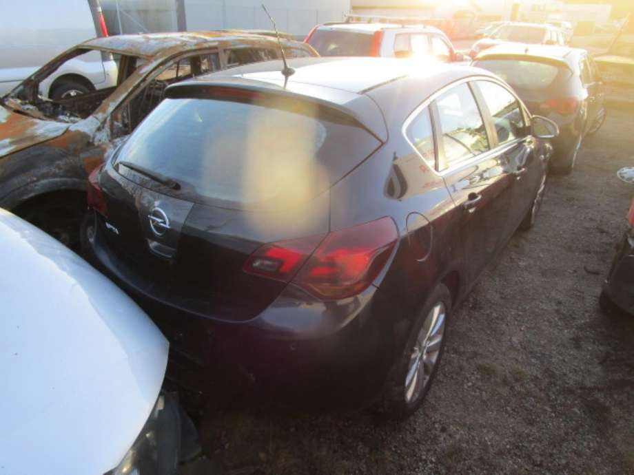Opel Astra J 2010-2015 , Motorkode: A16XER, Girkassekode: 