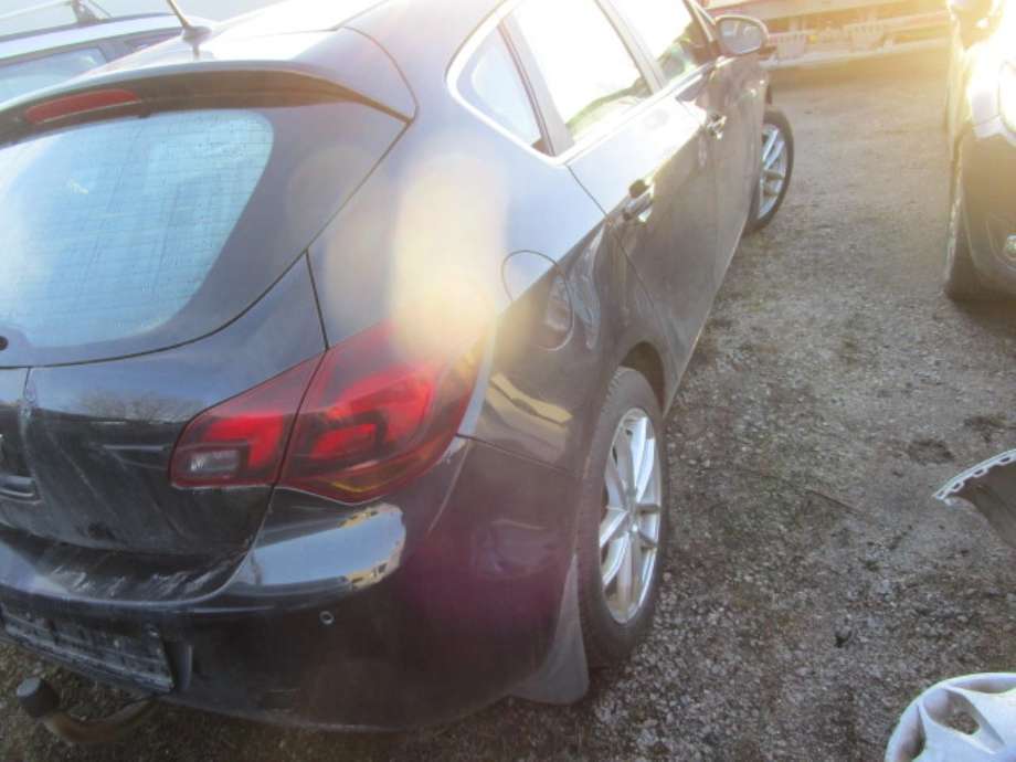 Opel Astra J 2010-2015 , Motorkode: A16XER, Girkassekode: 