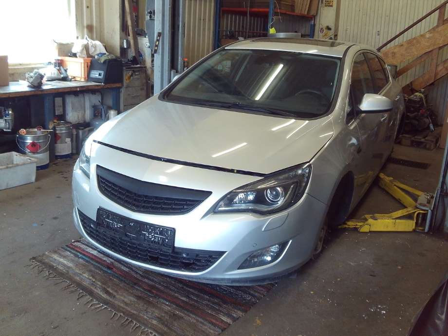 Opel Astra J, 2010-2015  delebil , Motorkode: A17DTR