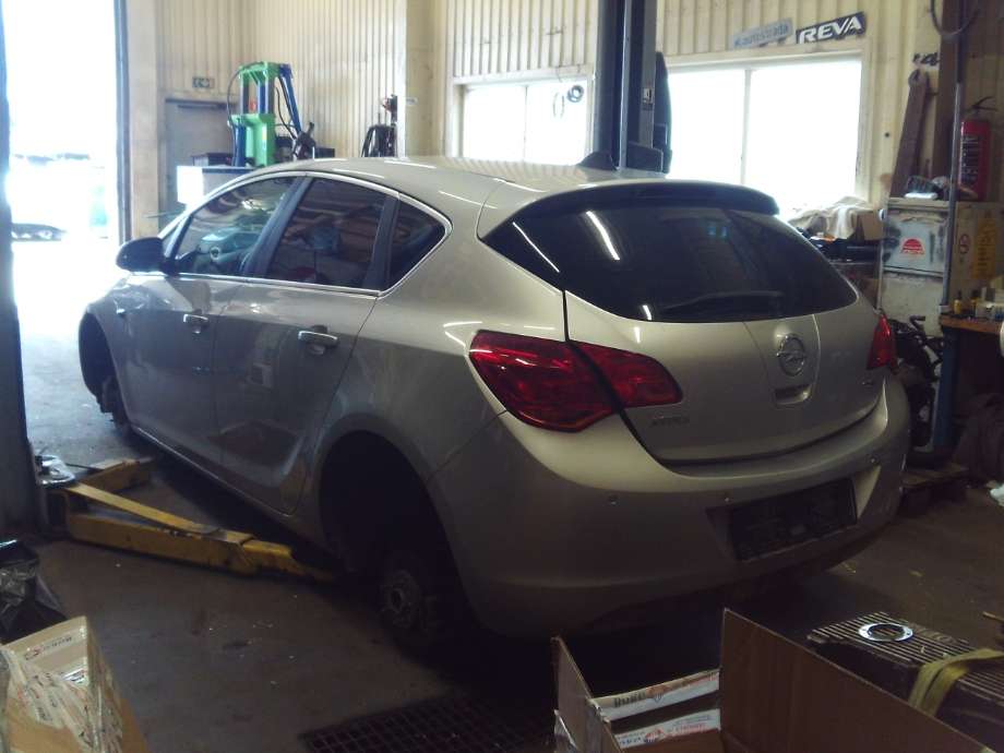 Opel Astra J 2010-2015 delebil , Motorkode: A17DTR, Girkassekode: 