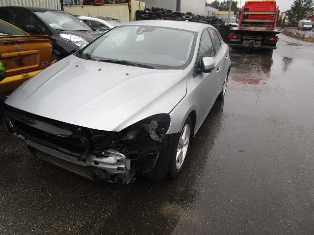 Volvo V40 2012-2019 , Motorkode: D4162T, Girkassekode: 