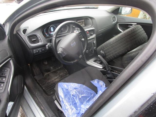 Volvo V40 2012-2019 , Motorkode: D4162T, Girkassekode: 