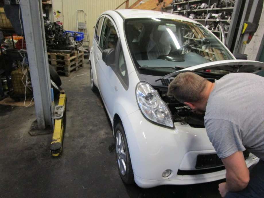 Peugeot iOn 2011-2020 , Motorkode: Y4F1, Girkassekode: 