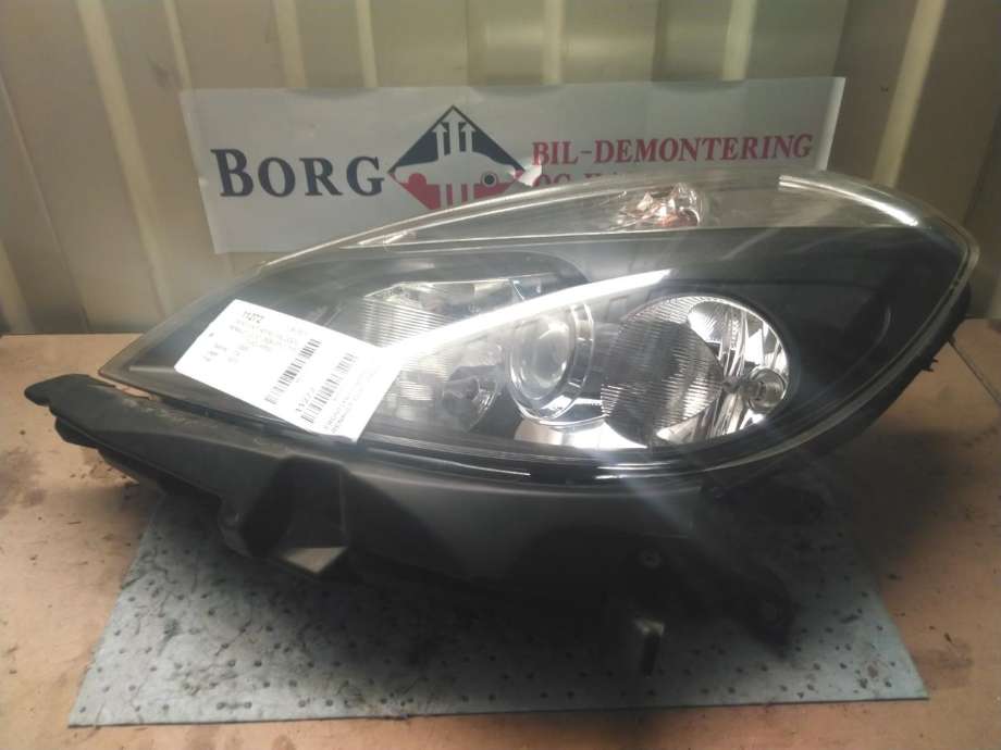 Frontlykt høyre halogen til Renault Clio 2009-2012 (Type III, Fase 2)  