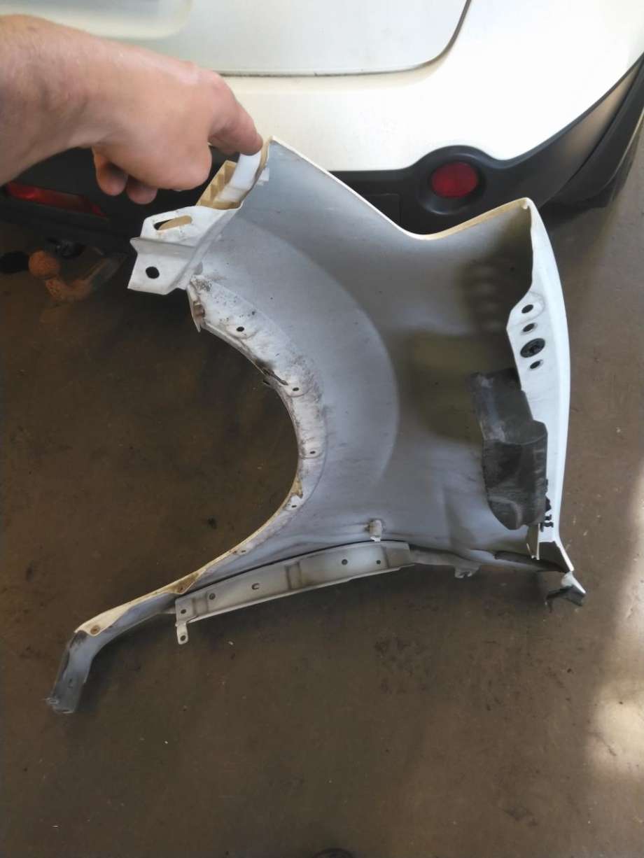 Skjerm høyre foran til Nissan Qashqai 2010-2014 (Type I, Fase 2)  (F3100BR0MA|)