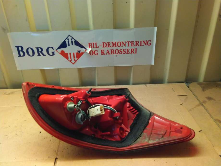 Baklykt venstre til Toyota RAV4 2009-2013 (Type III, Fase 2)  (8156142091|8156142090|)