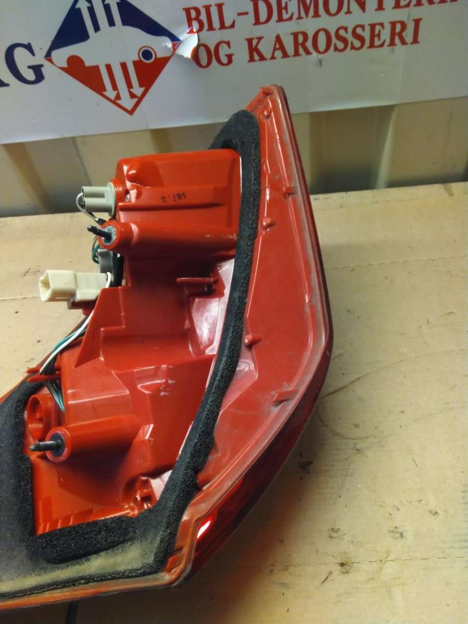 Baklykt venstre til Toyota RAV4 2009-2013 (Type III, Fase 2)  (8156142091|8156142090|)