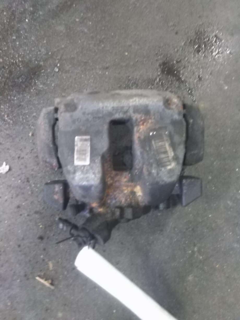 Bremsecaliper venstre foran til Citroën Berlingo, 2019-->> (Type III)  (16 231 620 80)
