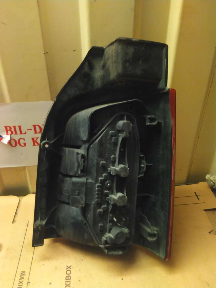 Baklykt venstre til VW Transporter / Caravelle 2003-2009 (Fase 1) (T5) (T5) (7H0 945 095 J|)