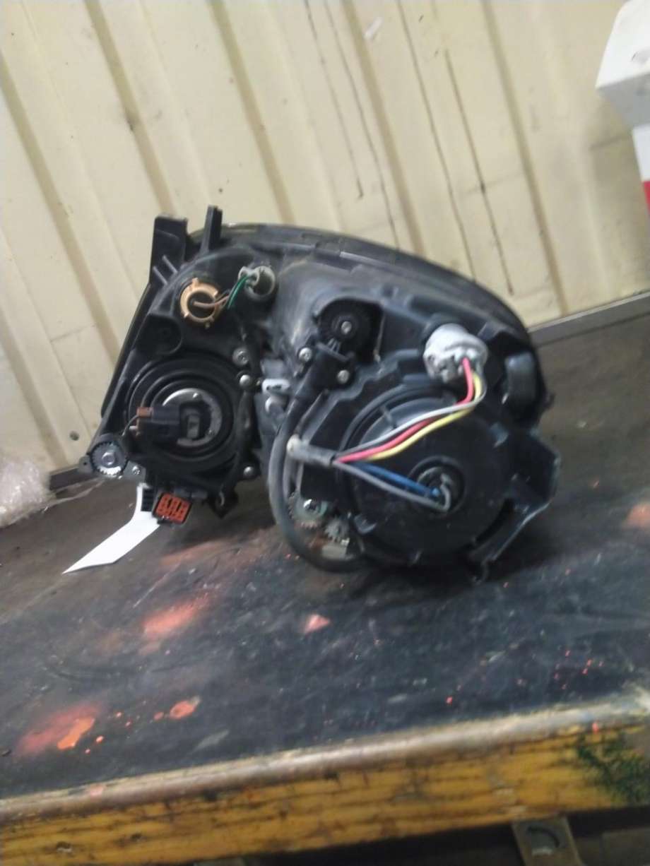 Frontlykt høyre halogen til Peugeot iOn 2011-2020  (6206 W9|)