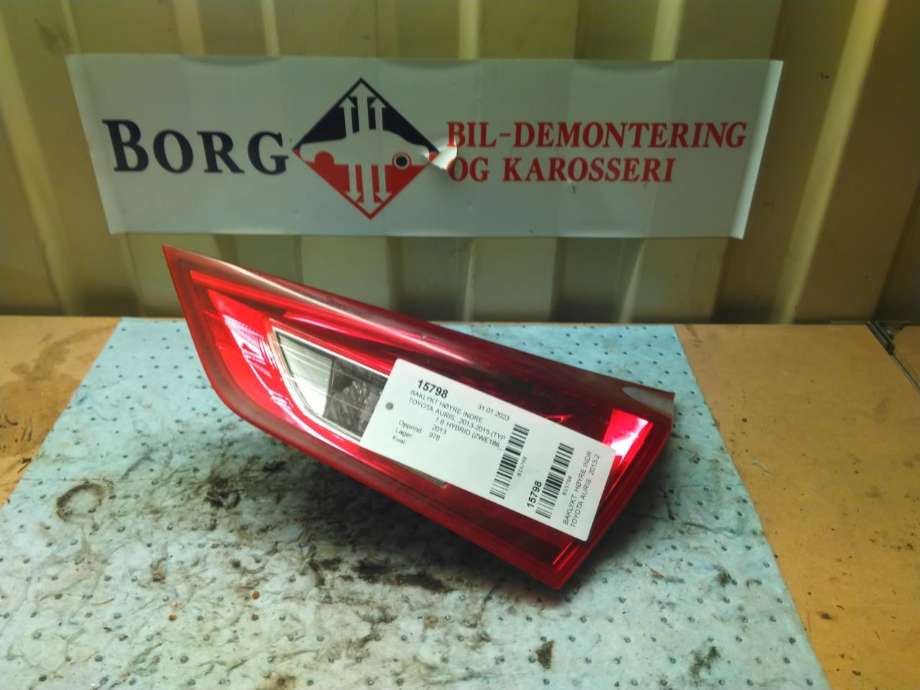 Baklykt høyre indre til Toyota Auris, 2013-2015 (Type II, Fase 1)  (8158102460)