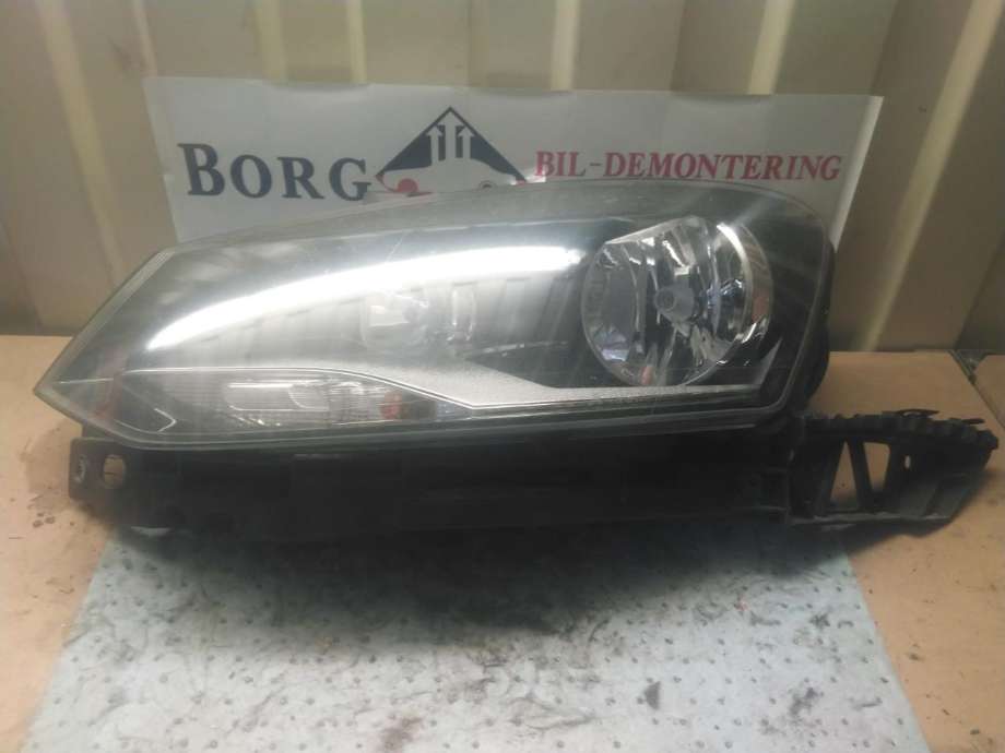 Frontlykt venstre halogen til VW Polo 2009-2014 (Type V, Fase 1) (6R1 941 007 E|)