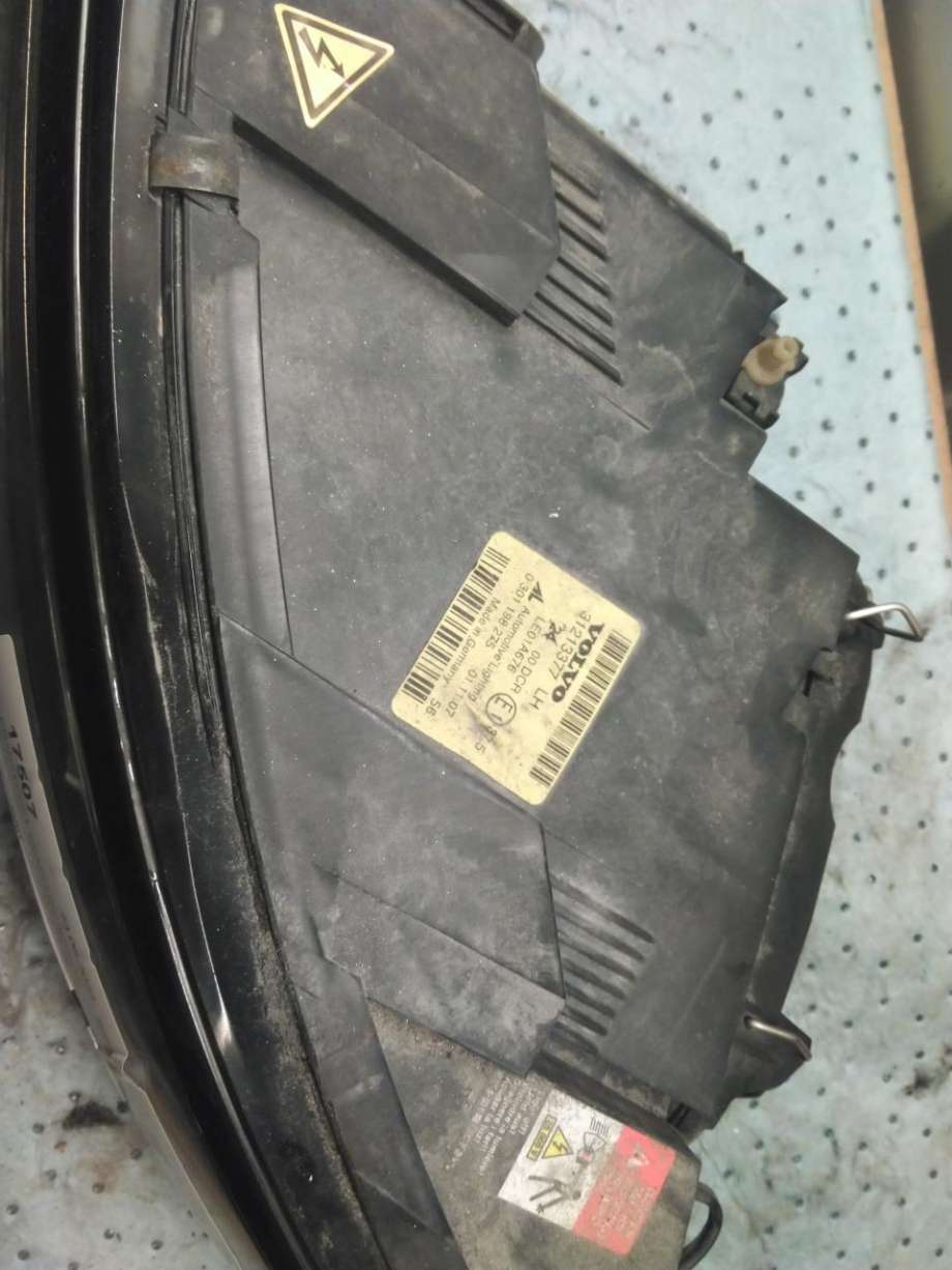Frontlykt venstre xenon til Volvo S40 2004-2007 (Type II, Fase 1) (31335245|)