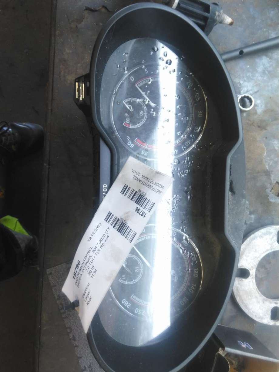 Instrumentpanel til Škoda Octavia 2017-2020 (Type III, Fase 2) (5E0 920 757 E|)