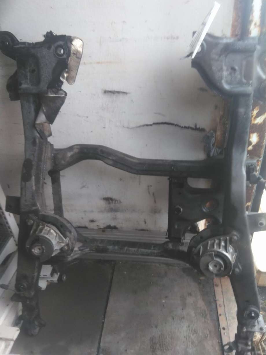 Travers foran hoved til Mercedes Vito, 2014-->> (W447) (W447) (A 447 620 01 88)