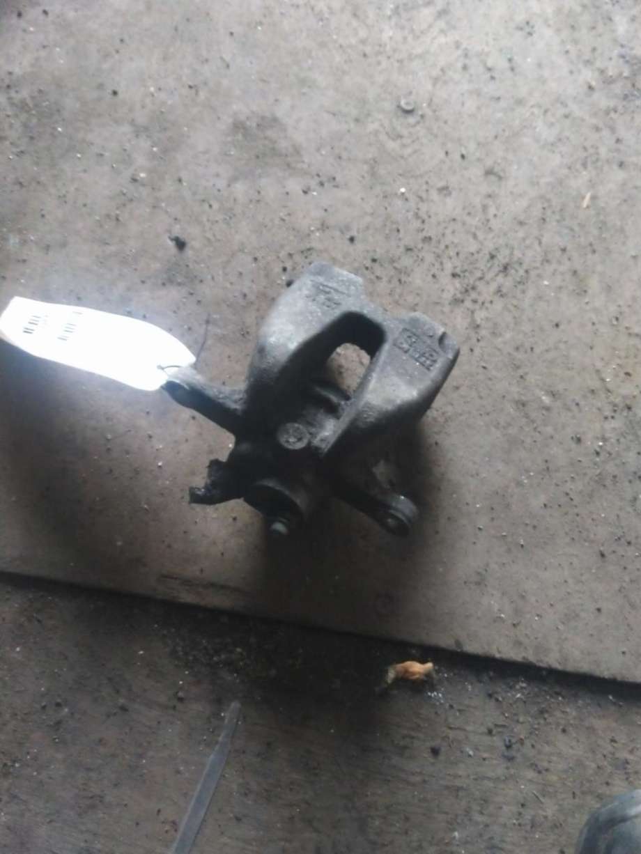 Bremsecaliper venstre bak til Land Rover Discovery, 2009-2017 (Type IV)  (LR015586)