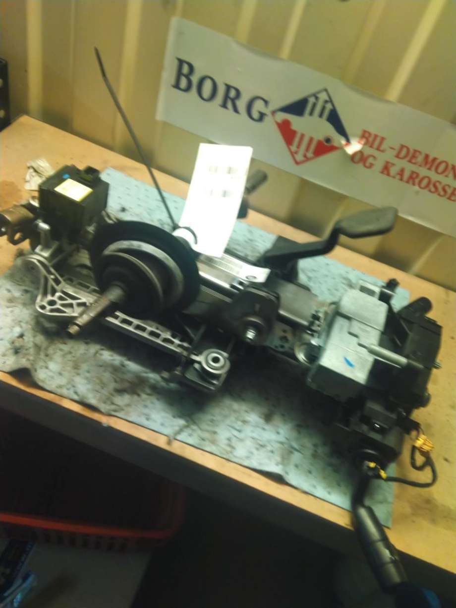 Rattaksel til Land Rover Discovery, 2009-2017 (Type IV)  (LR025052)