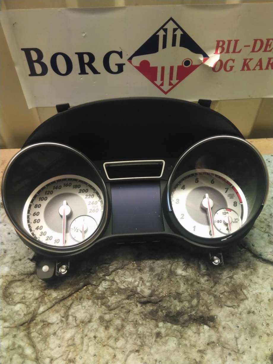 Instrumentpanel til Mercedes CLA, 2013-2019 (C117) (C117) (A 117 900 75 00)