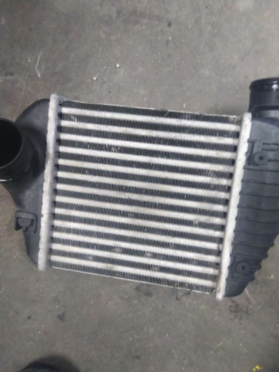 Intercooler til Audi A6, Allroad 2008-2011 (Type II, Fase 2) (C6) (C6) (4F0 145 805 AC - VENSTRE|4f0 145 806 t - Høyre|)
